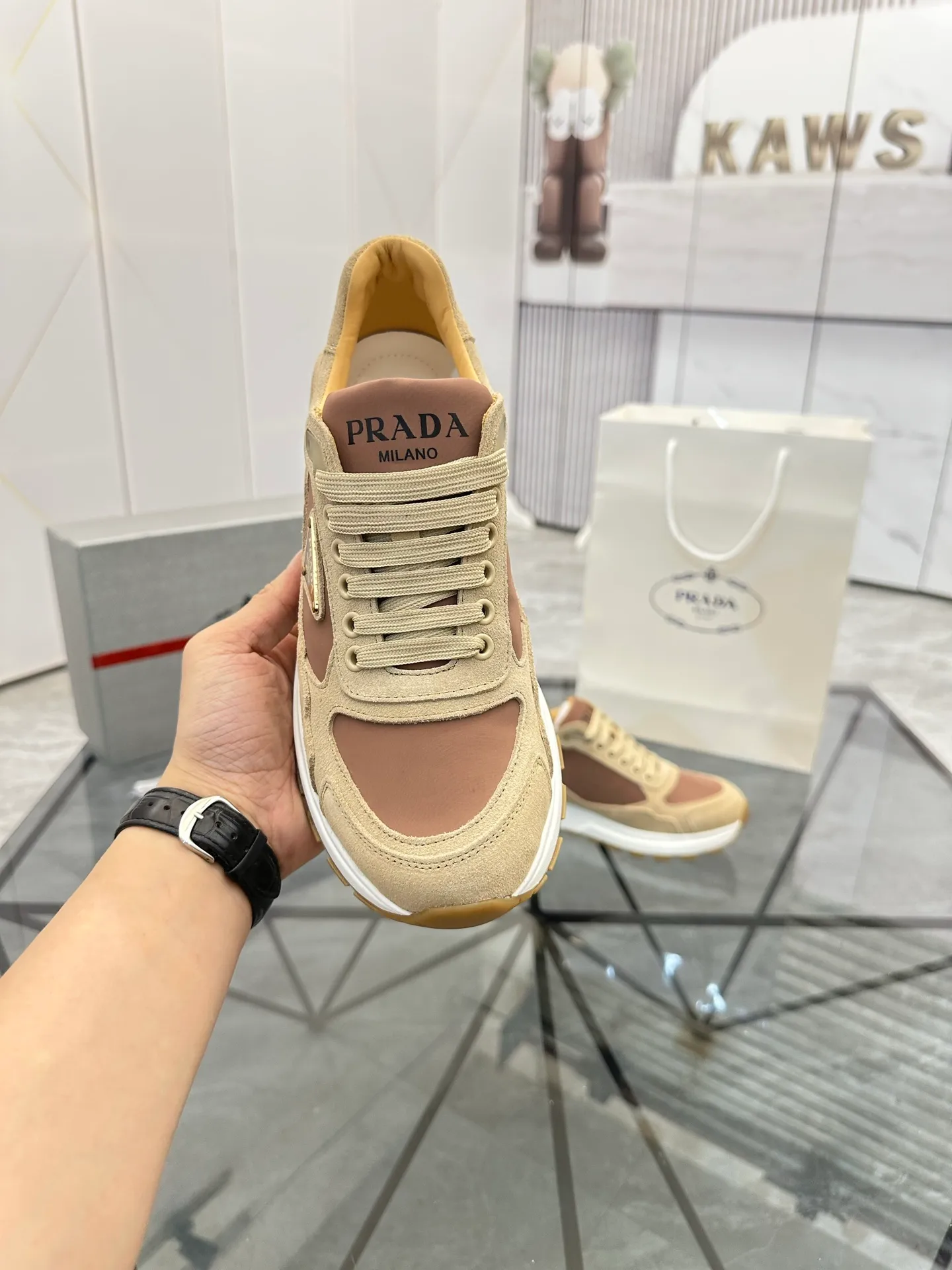 Men's shoes for sale 💰: 💰P580¥ High-end top quality Product trademark: Prada *"Prada*" low-top casual shoes Regular size: 38-45 (can be customized to 46) Product materials: imported upper layer of high mercerized nubuck leather spliced ​​with breathable mesh, water-dyed cowhide lining, cowhide feet, original ultra-light foam outsole. No.: 001
